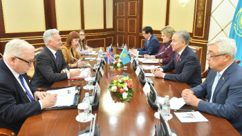 Фотография к новости: Нығматулин Ұлыбритания СІМ өкілін қабылдады 