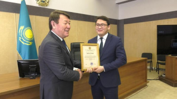 Фотография к новости: Атырауда жер қатынастары саласы мамандары марапатталды