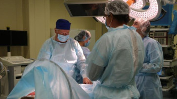 Фотография к новости: Ресейлік дәрігерлер күрделі ортопедиялық ота жасауды үйретуде 