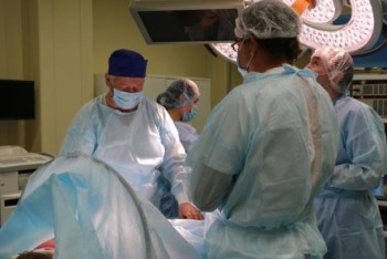 Фотография к новости: Ресейлік дәрігерлер күрделі ортопедиялық ота жасауды үйретуде 