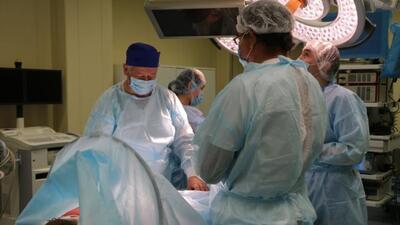 Ресейлік дәрігерлер күрделі ортопедиялық ота жасауды үйретуде 