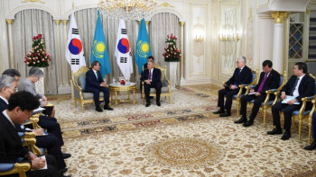 Фотография к новости: Назарбаев Корея Республикасының Президентімен кездесті