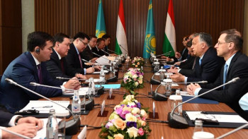 Фотография к новости: Мамин мен Мажарстан Премьер-министрі инвестициялық ынтымақтастықты нығайту келешегін талқылады