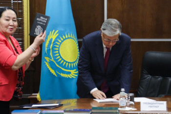 Фотография к новости: Тоқаевтың қазақ тілінен емтихан билеттері қандай?