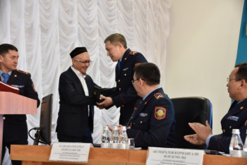 Фотография к новости: Кепілдіктегі 2 жасар баланы құтқаруға көмектескен имам марапатталды