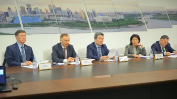 Фотография к новости: Елбасы кітапханасында президенттік институт қызметінің өзекті мәселелері талқыланды