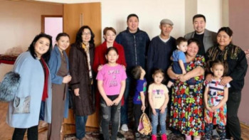 Фотография к новости: Кәсіпкер көпбалалы отбасыға пәтер сыйлады