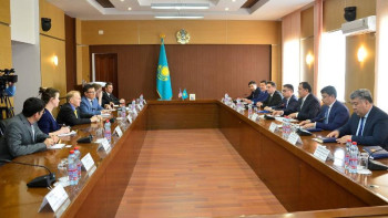 Фотография к новости: АҚШ елшісі Атырауда жүр