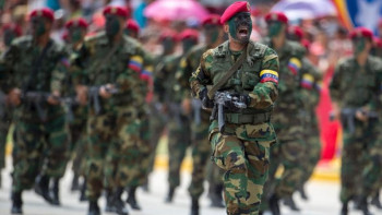 Фотография к новости: Венесуэладан әскерилер қашып жатыр