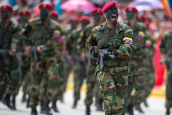 Фотография к новости: Венесуэладан әскерилер қашып жатыр