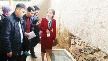 Фотография к новости: Тілшілер тарихи орындармен танысты