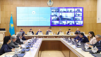 Фотография к новости: Мұқағалидің екі өлеңін оқыған Дәния Еспаева қазақ тілінен сынақты қалай тапсырды 