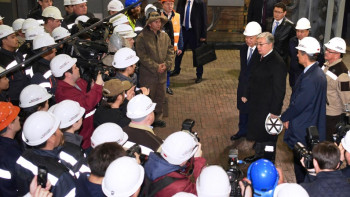 Фотография к новости: Президент «Қазцинк» зауытына барды