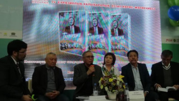 Фотография к новости: "Тұлпардың ізі" фильміне арналған кітап жарық көрді