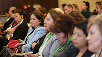 Фотография к новости: Қазақстандық ұстаздар білім саласындағы өзекті мәселелерді талқыға салды