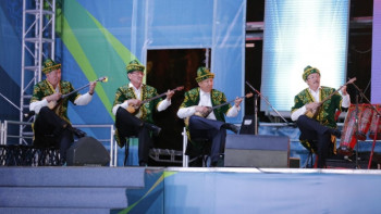 Фотография к новости: Атырауда халықаралық «Saz Perneli Sarayshyk» фестивалі басталды