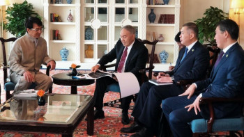 Фотография к новости: Назарбаев Джеки Чанмен кездесті