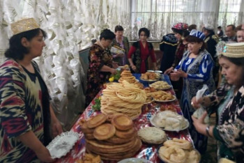 Фотография к новости: Алматыда «Достық дастарханы» атты ұлттық тағамдар фестивалі өтіп жатыр