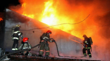 Фотография к новости: ﻿﻿﻿Құтқарушылар Қазцинкте шыққан өртпен 20 сағат күресті