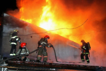 Фотография к новости: ﻿﻿﻿Құтқарушылар Қазцинкте шыққан өртпен 20 сағат күресті