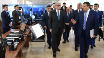 Фотография к новости: Тоқаев Алматы облысының кәсіпкерлерге қызмет көрсету орталығына барды