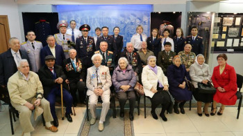 Фотография к новости: Елордалық полицейлер Ұлы Отан соғысының ардагерлеріне құрмет көрсетті