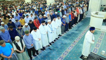 Фотография к новости: Бүгін мешіттерде тарауих намазын оқу басталады