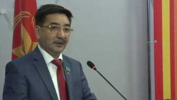 Фотография к новости: ОСК Жамбыл Ахметбековті президенттікке кандидат ретінде тіркеді