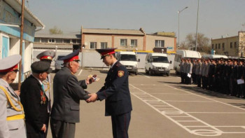 Фотография к новости: Отан қорғаушылар күні қарсаңында полицейлер марапатталды