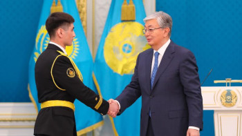 Фотография к новости: Тоқаевтың қолынан бүгін кім марапат алды?
