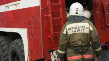 Фотография к новости: Қарағандылық өртсөндіруші ҚР Президентінің қолынан жоғары марапат алды