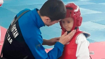 Фотография к новости: Өзін ﻿Макгрегорше ұстайтын кішкентай таеквондошы желіде жұлдыз болды