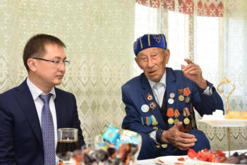 Фотография к новости: Шымкентте ҰОС ардагерлеріне біржолғы ақшалай көмек берілді