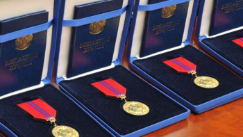 Фотография к новости: Ми-8 тікұшағымен апатқа ұшырап қаза тапқан әскерилер марапатталды