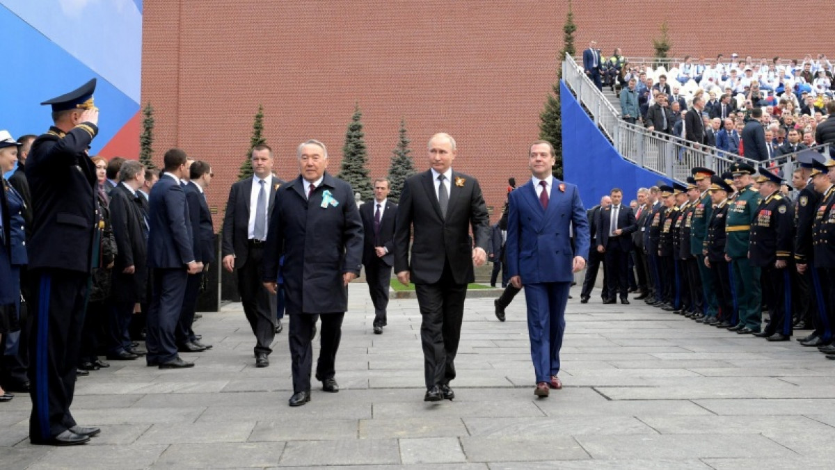 Назарбаев Қызыл алаңдағы әскери парадқа қатысты