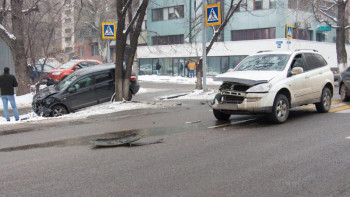 Фотография к новости: Алматыда жаяу жүргінші жолағы маңында адамды көлік қақты