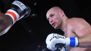 Фотография к новости: Иван Дычко америкалық боксшыны жеңді