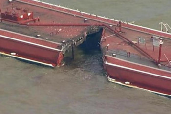 Фотография к новости: АҚШ-та Хьюстон каналына 25 мың тоннаға жуық мұнай өнімдері төгіліп кеткен