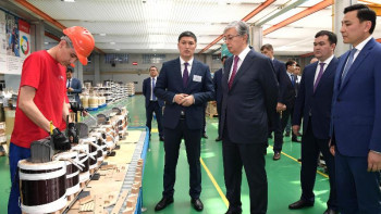 Фотография к новости: Мемлекет басшысы Орал трансформатор зауытына барды 