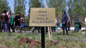 Фотография к новости: Елордада «Ана мен бала» аллеясы ашылды