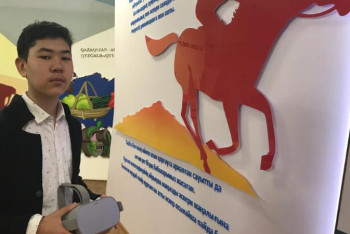 Фотография к новости: Оқушылар ескерткіштермен арнайы көзілдірік арқылы танысады