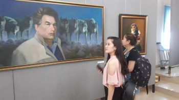 Фотография к новости: Түркістанда қырғыз суретшілерінің топтық көрмесі өтуде