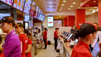 Фотография к новости: Студент жыл бойы КFC-де тегін тамақтанған