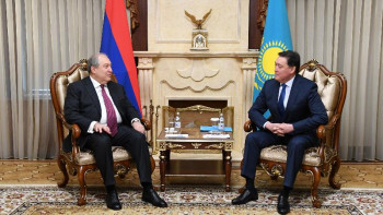 Фотография к новости: Мамин Армения президентімен кездесті
