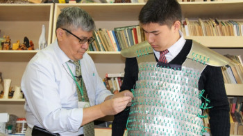 Фотография к новости: Қызылжарлық шебер темір сауыт жасап шығарды