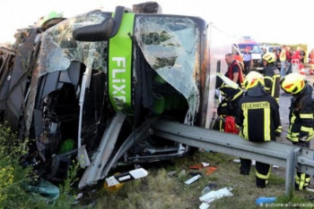 Фотография к новости: Германияда автобус аударылып, 70 шақты адам зардап шекті