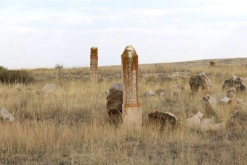 Фотография к новости: Ақтөбеде тарихи ескерткіштерге белгі қойылады