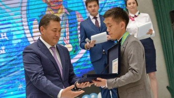 Фотография к новости: Павлодарда дарынды балаларға қаржылай сыйлық табыс етілді