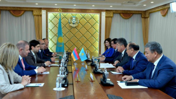 Фотография к новости: Сенатор «Қазақстан-Армения» достық тобының жетекшісімен кездесті