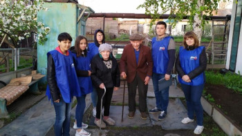 Фотография к новости: Еріктілер тыл еңбеккерлеріне қамқорлық көрсетуде